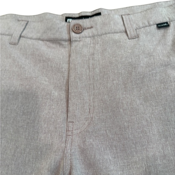 Travis Mathew Size 38 Tan Golf Shorts Polyester Blend 10 inch Inseam Light - Picture 6 of 7